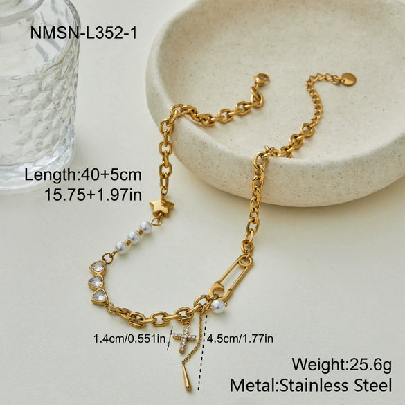 Wholesale Women's Electroplated Geometric Stainless Steel And 18K Gold Paperclip Clavicle Necklace For Office Ladies