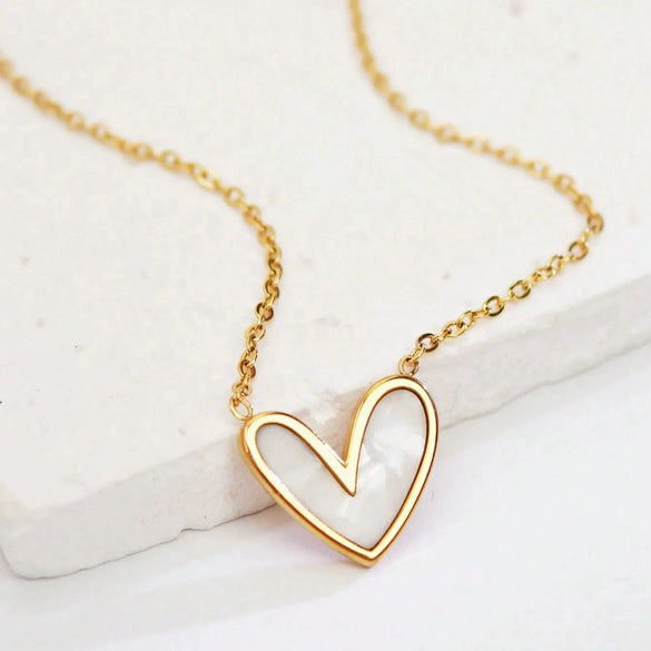 Wholesale Women's Electroplated Stainless Steel Heartshaped Ochain Necklace Light Luxury Jewelry