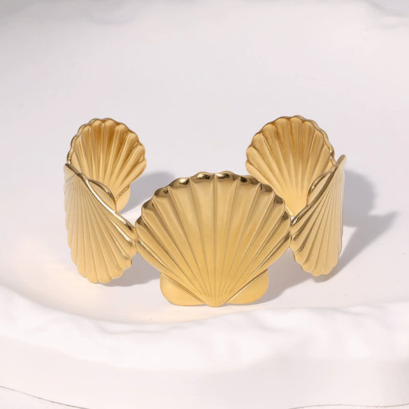 Wholesale Women's Electroplated Stainless Steel Wide Scallop Open Bracelet Light Luxury Hand Jewelry