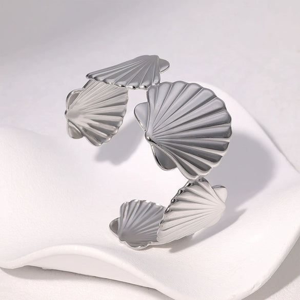 Wholesale Women's Electroplated Stainless Steel Wide Scallop Open Bracelet Light Luxury Hand Jewelry