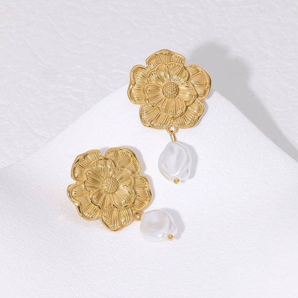 Wholesale Women's Elegant Flowershaped Stainless Steel Emulation Pearl 18K Gold Plated Ear Studs