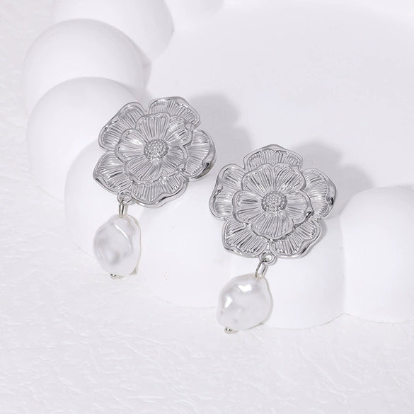 Wholesale Women's Elegant Flowershaped Stainless Steel Emulation Pearl 18K Gold Plated Ear Studs
