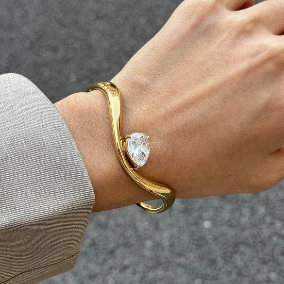 Wholesale Women's Elegant White Zircon Wave Open Bracelet In 18K Gold Plated Stainless Steel With Modern Geometric Style