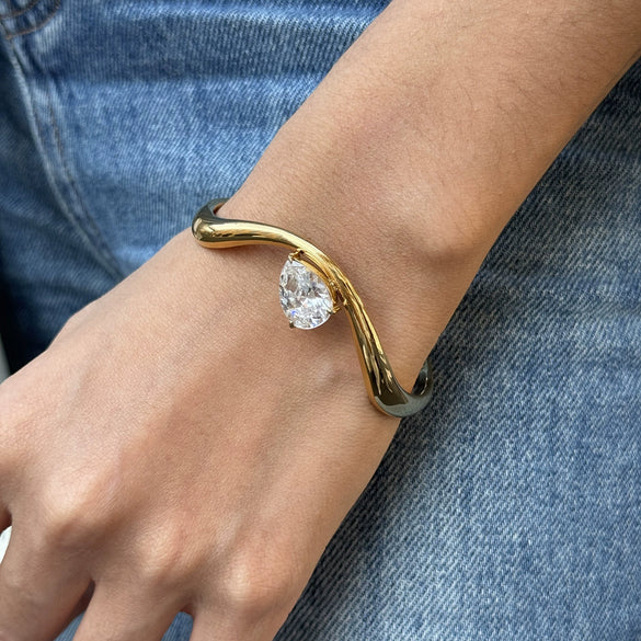 Wholesale Women's Elegant White Zircon Wave Open Bracelet In 18K Gold Plated Stainless Steel With Modern Geometric Style