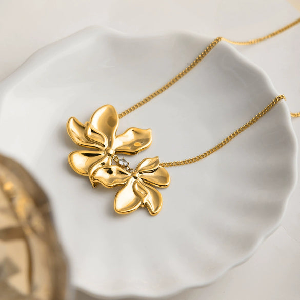 Wholesale Women's Exaggerated Flower Stainless Steel Electroplated Necklace