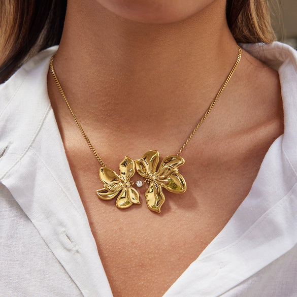 Wholesale Women's Exaggerated Flower Stainless Steel Electroplated Necklace