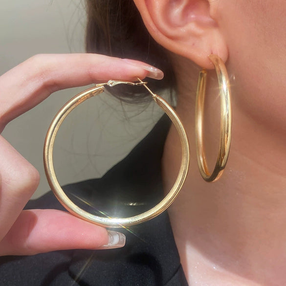 Wholesale Women's Exaggerated Geometric Metal Circle Earrings With Electroplating Design