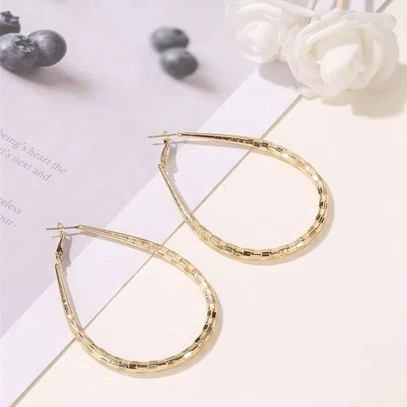 Wholesale Women's Exaggerated Geometric Metal Circle Earrings With Electroplating Design