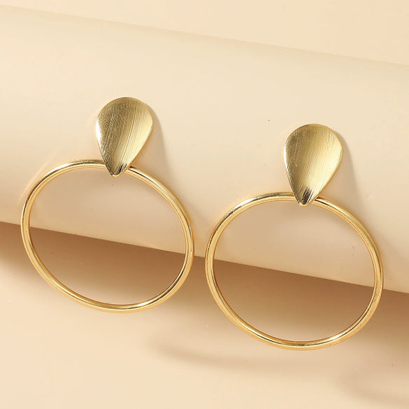 Wholesale Women's Exaggerated Geometric Metal Circle Earrings With Electroplating Design