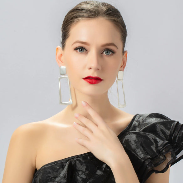 Wholesale Women's Exaggerated Geometric Metal Earrings With A Bold Fashion Statement Style