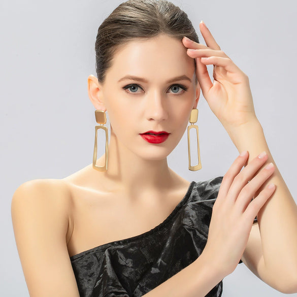Wholesale Women's Exaggerated Geometric Metal Earrings With A Bold Fashion Statement Style