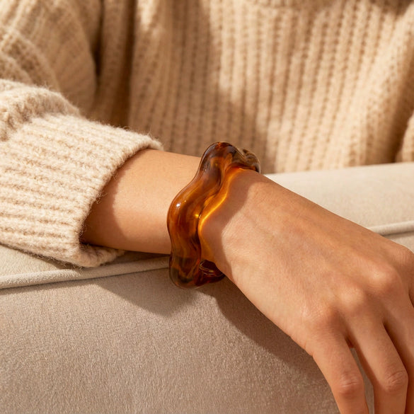 Wholesale Women's Exaggerated Geometric Resin Bracelet With Polish Design Vintage Light Luxury Highend Jewelry
