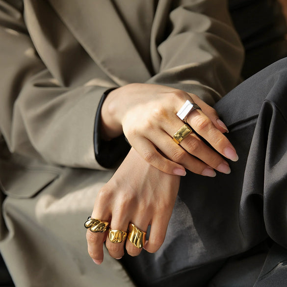 Wholesale Women's Exaggerated Geometric Stainless Steel Ring With 18K Gold Plated Electroplating