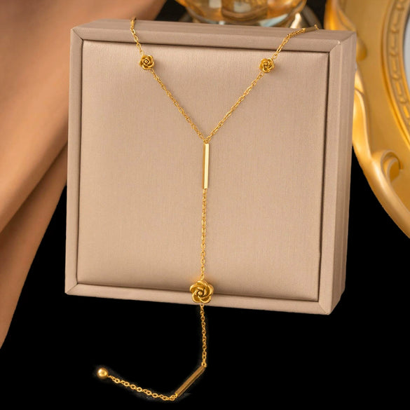 Wholesale Women's Fairy Style Flower Pattern Titanium Steel Necklace And Camellia Bracelet With Vacuum Electroplating In Furnace Oshaped Chain
