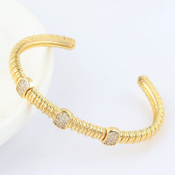 Wholesale Women's Fashion Copper Zircon Real Gold Plated Bracelets With Animal And Zodiac Patterns