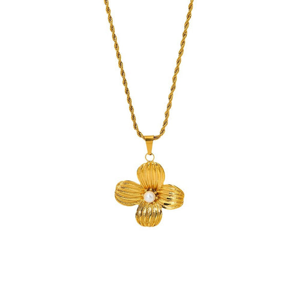 Wholesale Women's Fashion Flower Pattern Stainless Steel And Titanium Steel Necklace With 18K Gold Electroplating