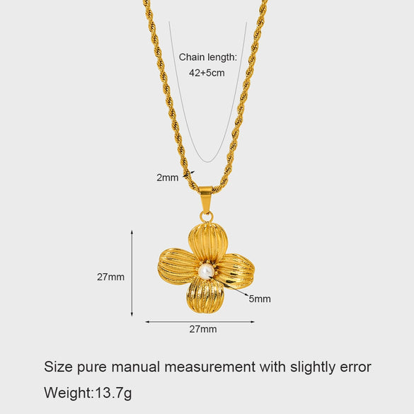 Wholesale Women's Fashion Flower Pattern Stainless Steel And Titanium Steel Necklace With 18K Gold Electroplating