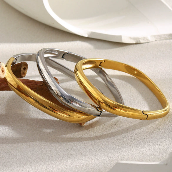 Wholesale Women's Fashion Geometric Asymmetrical Round Buckle Stainless Steel 18K Gold Plated Hand Bracelet
