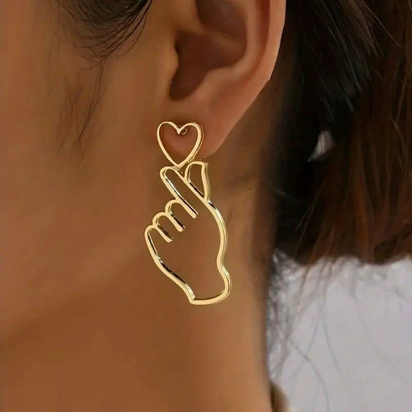 Wholesale Women's Fashion Geometric Copper Hollowout Heart Earrings With Electroplating