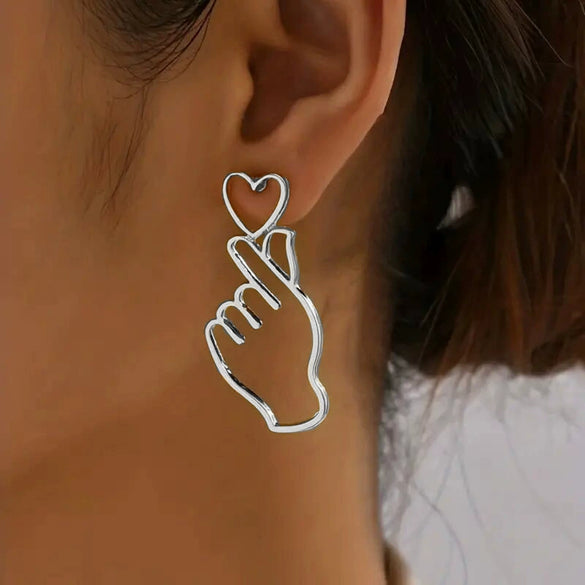 Wholesale Women's Fashion Geometric Copper Hollowout Heart Earrings With Electroplating