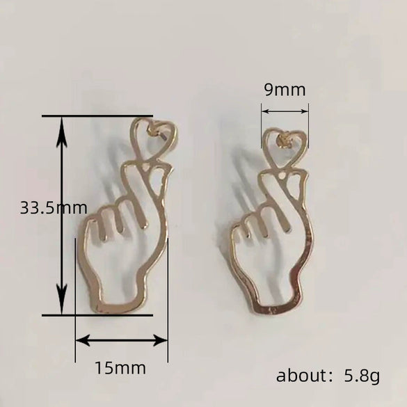Wholesale Women's Fashion Geometric Copper Hollowout Heart Earrings With Electroplating