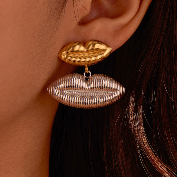 Wholesale Women's Fashion Geometric Stainless Steel Lip Earrings With Electroplating