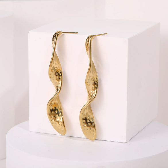 Wholesale Women's Fashion Geometric Wave Stainless Steel Earrings With Pvd Furnace Vacuum Real Gold Plating