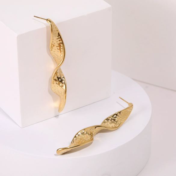 Wholesale Women's Fashion Geometric Wave Stainless Steel Earrings With Pvd Furnace Vacuum Real Gold Plating