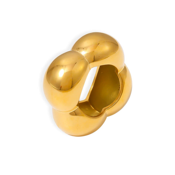 Wholesale Women's Fashion Hollow Flower Smooth Geometric Ring In Stainless Steel With 18K Real Gold Electroplating