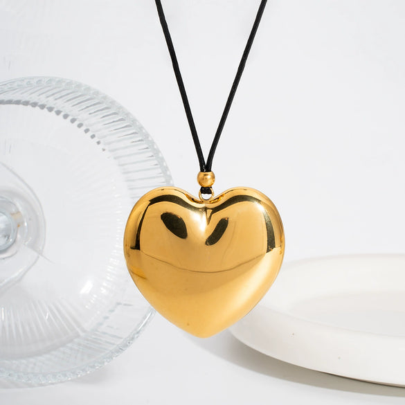 Wholesale Women's Fashion Hollow Love Peach Heart Pendant Necklace In Stainless Steel With Pvd Furnace Vacuum Real Gold Plating