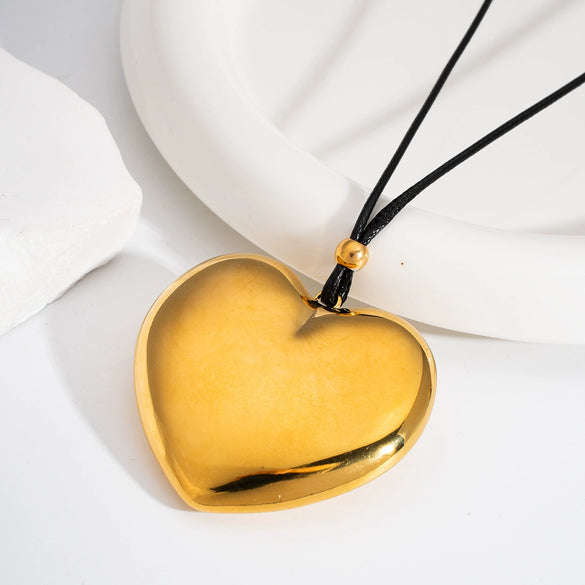 Wholesale Women's Fashion Hollow Love Peach Heart Pendant Necklace In Stainless Steel With Pvd Furnace Vacuum Real Gold Plating