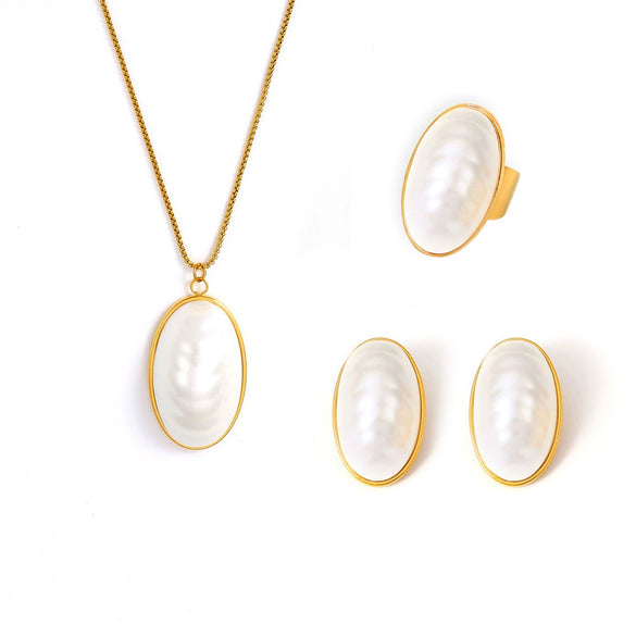 Wholesale Women's Fashion Jewelry Set With Oval Synthetic Fritillaria Pendant Titanium Steel Electroplated In 18K True Gold