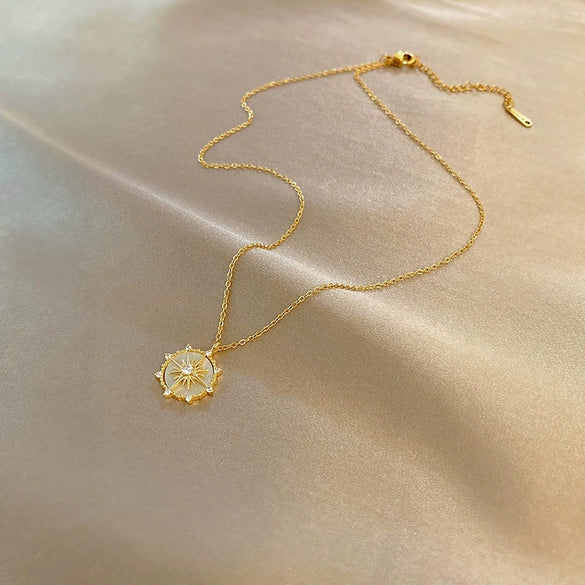 Wholesale Women's Fashion Light Luxury Clavicle Chain Necklace With Geometric Four Leaf Flower Pendant Made Of Stainless Steel And Electroplated