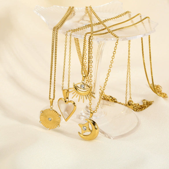 Wholesale Women's Fashion Love Necklace With Heart Shaped Snake Pendant Made Of Titanium Steel And Stainless Steel Pvd Furnace Real Gold Plated