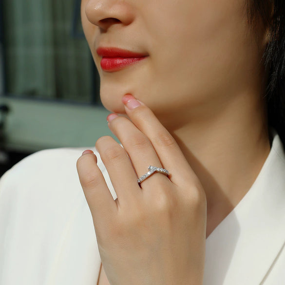 Wholesale Women's Fashion Moissanite Inlaid 925 Silver Geometric Ring