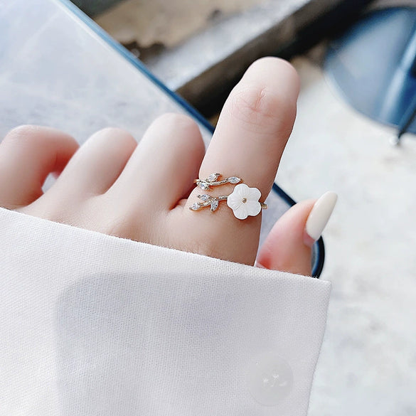 Wholesale Women's Fashion Natural Copper Flower Ring With Geometric Styling And Electroplating Treatment