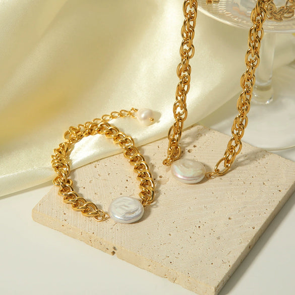 Wholesale Women's Fashion Natural Shell Bead And Stainless Steel Necklace And Bracelet With Geometric Pattern And Pvdp Furnace Real Gold Treatment