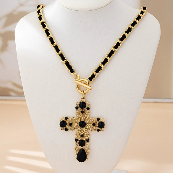 Wholesale Women's Fashion Necklace With Electroplated Zinc Alloy Pendant And Regular Chain Featuring Flower Pattern