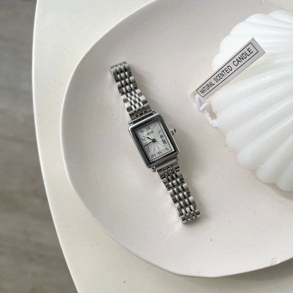 Wholesale Women's Fashion Retro Quartz Watch With Alloy Case And Steel Strip Band