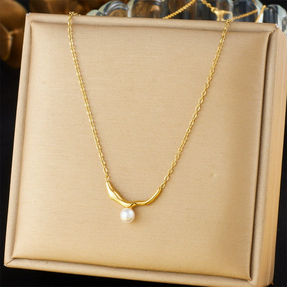 Wholesale Women's Fashion Simple Highend Irregular Pearl Chain Goldplated Stainless Steel Collarbone Necklace With Geometric Design