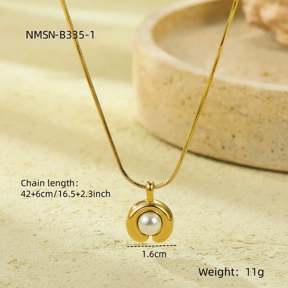 Wholesale Women's Fashion Simple Highend Pearl Pendant Stainless Steel Necklace With Round Pattern And Electroplating Process