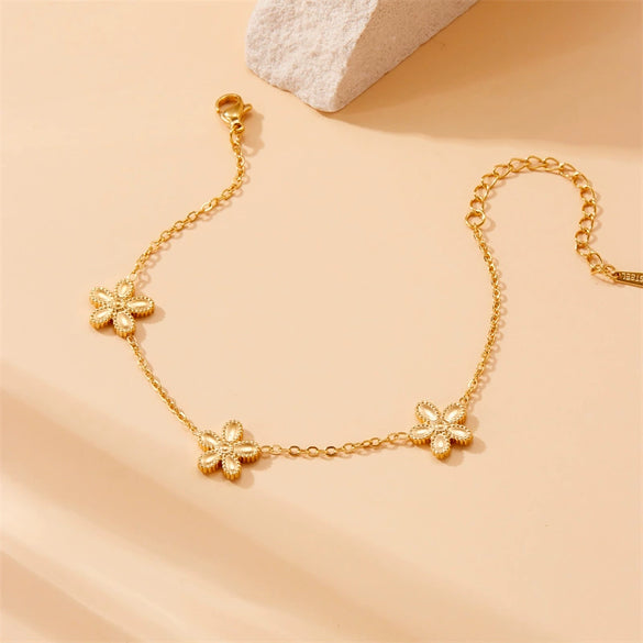 Wholesale Women's Fashion Simple Versatile Goldplated Stainless Steel Fivepetal Flower Bracelet Jewelry