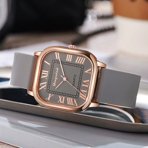 Wholesale Women's Fashion Square Alloy Case Silicone Strap Antique Quartz Watch With Roman Scale