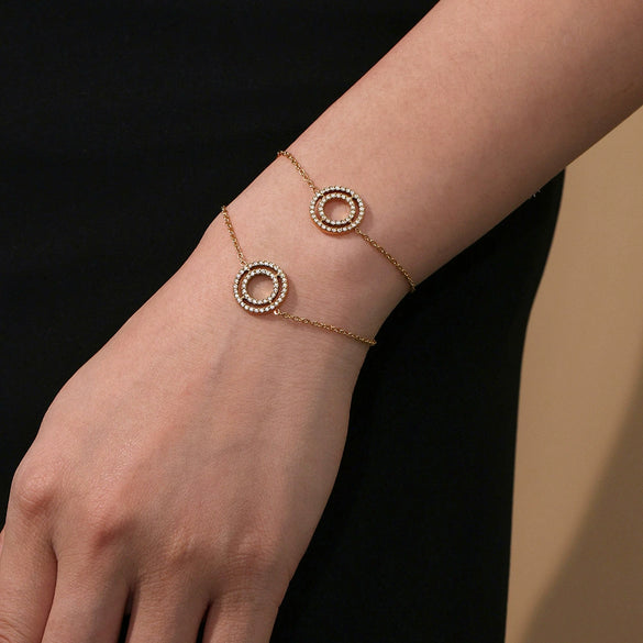 Wholesale Women's Fashion Stainless Steel Circle Pendant Clavicle Necklace And Bracelet Set With Electroplating Niche Design