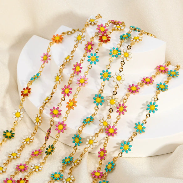 Wholesale Women's Fashion Stainless Steel Necklace With Small Wrinkled Chrysanthemum Design And Electroplating Treatment Chain Type Ochain