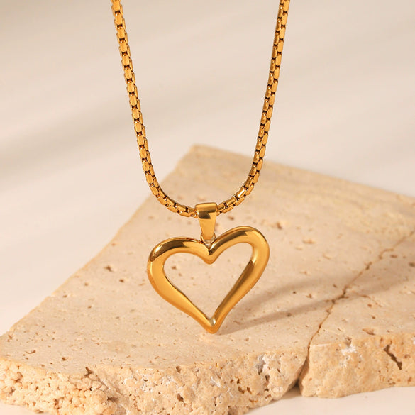 Wholesale Women's Fashion Stylish Stainless Steel And Titanium Steel Cut Out Heart Geometric Pendant Necklace With Electroplating And Box Chain