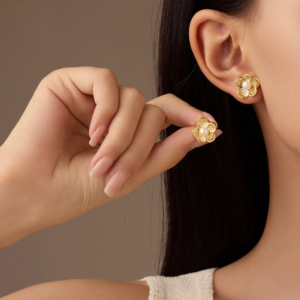Wholesale Women's Fashion Titanium Steel And Pearl Flower Earrings With Electroplating Treatment