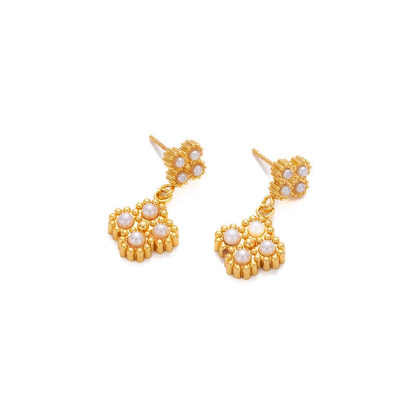 Wholesale Women's Fashion Titanium Steel Flower Four Petal Pearl Embellished Electroplated Earrings