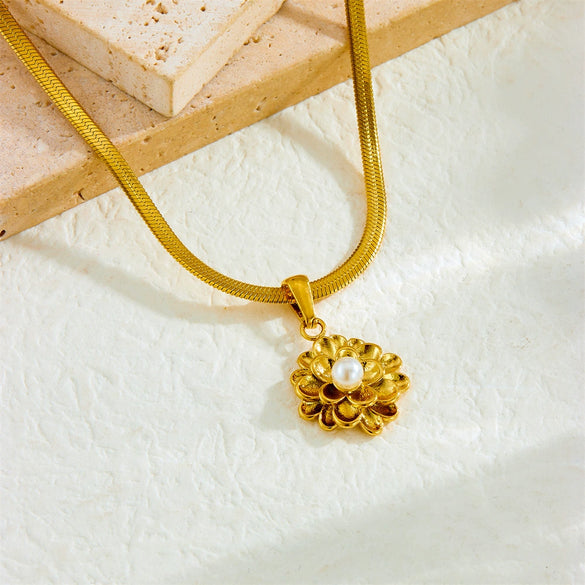 Wholesale Women's Fashion Vintage Simple Gold Plated Stainless Steel Chain Necklace With Lotus Pearl Pendant And Flower Pattern