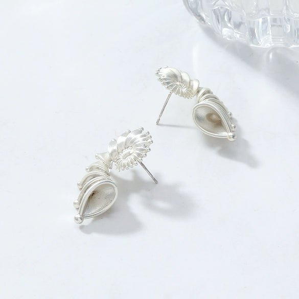 Wholesale Women's Fashion Wave Pattern Zinc Alloy Conch Earrings With Electroplating
